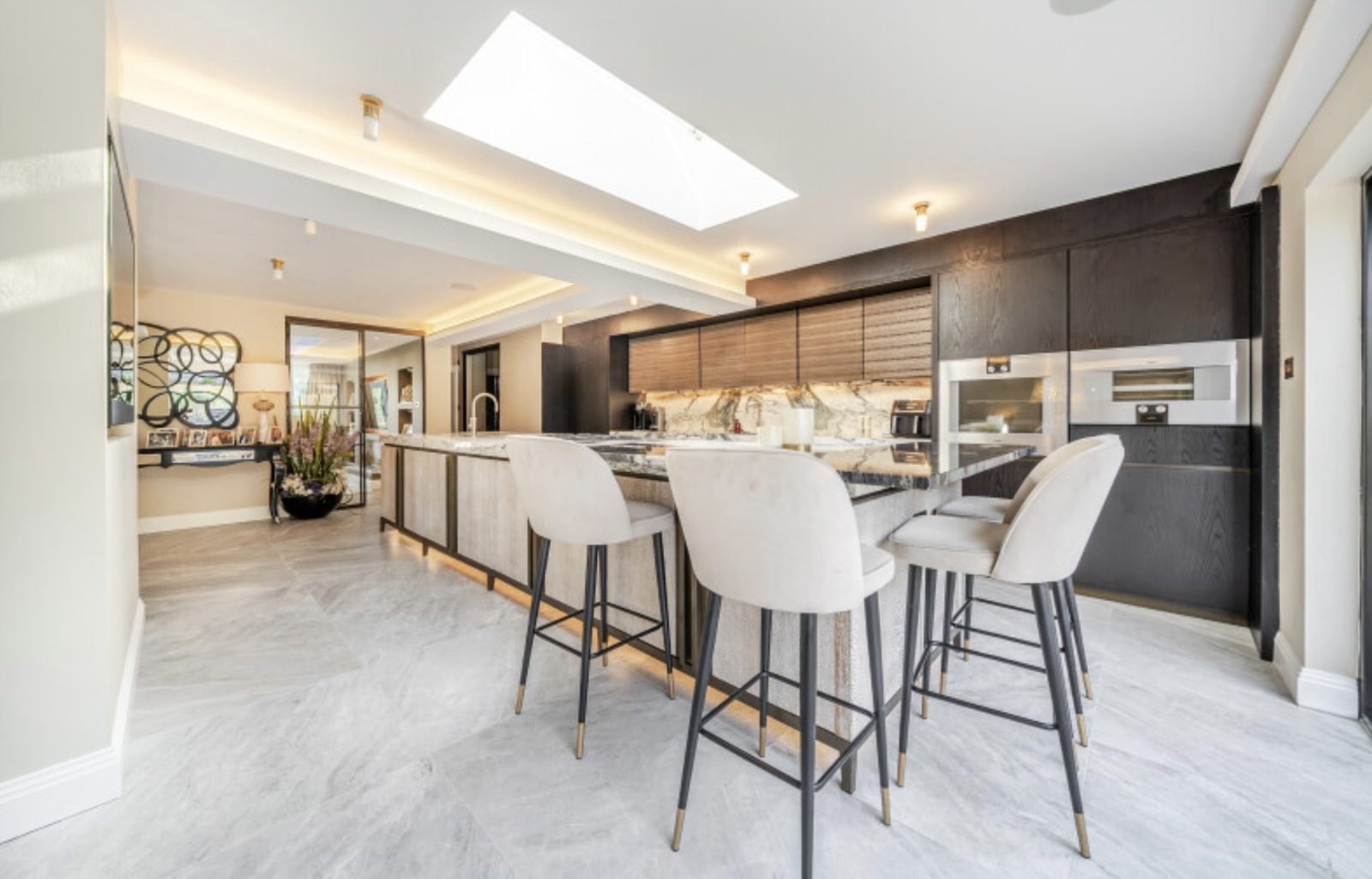 Kitchen, island seating and rooflight