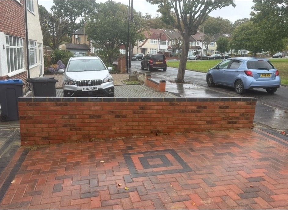 Paving pattern and contrasting inset detail